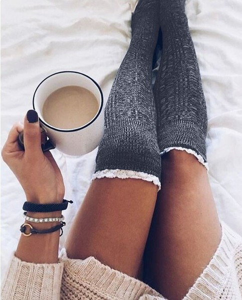 Női kötött zokni térd felett