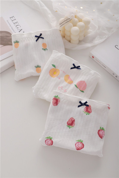 Γυναικεία μπικίνι με διαφορετική εκτύπωση - ένα σύνολο τριών κομματιών