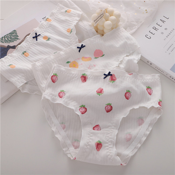 Γυναικεία μπικίνι με διαφορετική εκτύπωση - ένα σύνολο τριών κομματιών