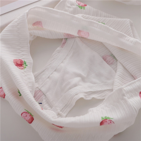 Γυναικεία μπικίνι με διαφορετική εκτύπωση - ένα σύνολο τριών κομματιών