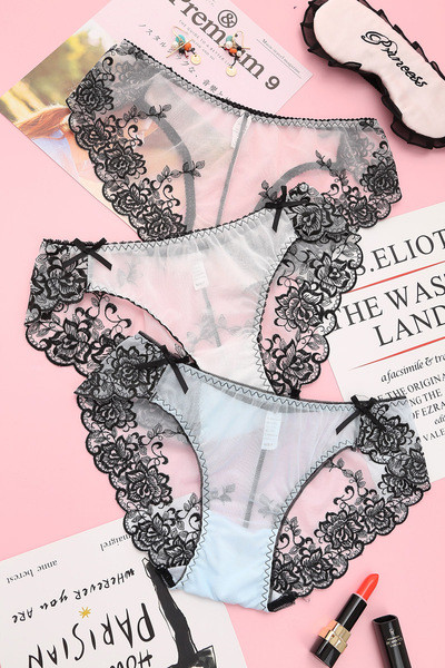 Νέο μοντέλο γυναικείου μπικίνι - με δαντέλα και κορδέλα