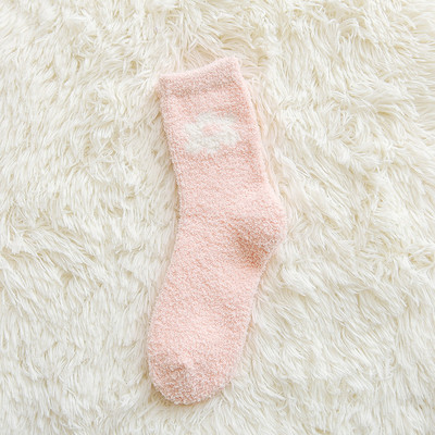 Puha anyagból készült női téli zokni mintával