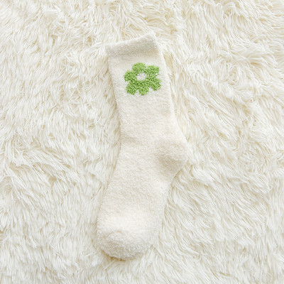 Puha anyagból készült női téli zokni mintával