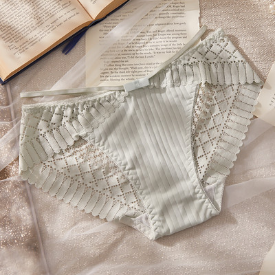 Új, alacsony derékú női bikini modell