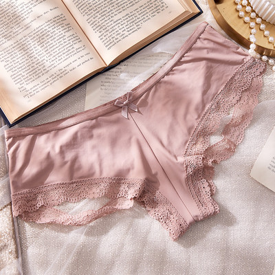 Női bikini alacsony derékkal és csipkével