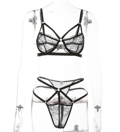 Új fehérnemű modell fekete csipkével