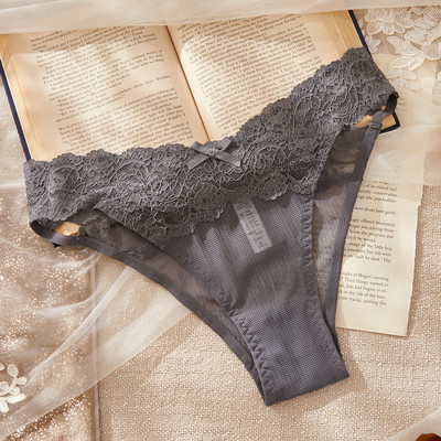 Női necces bugyi csipkével