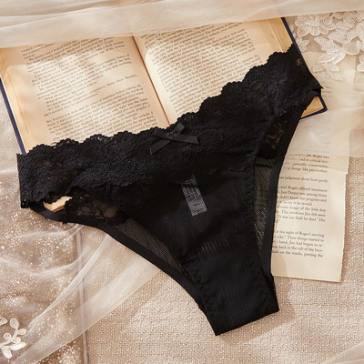 Női necces bugyi csipkével