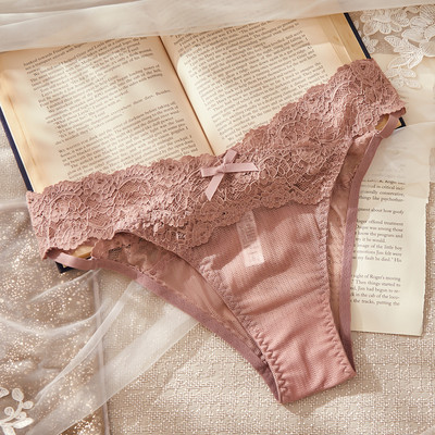 Női necces bugyi csipkével