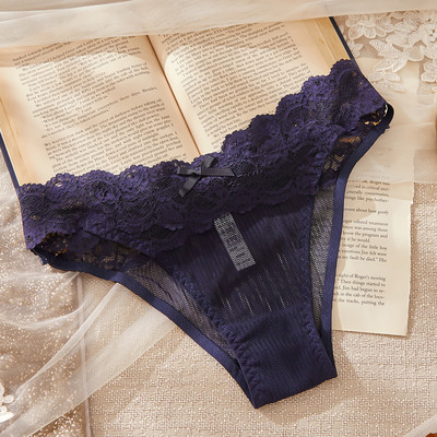 Női necces bugyi csipkével