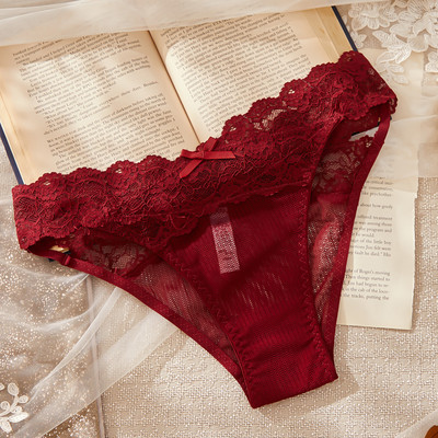 Női necces bugyi csipkével