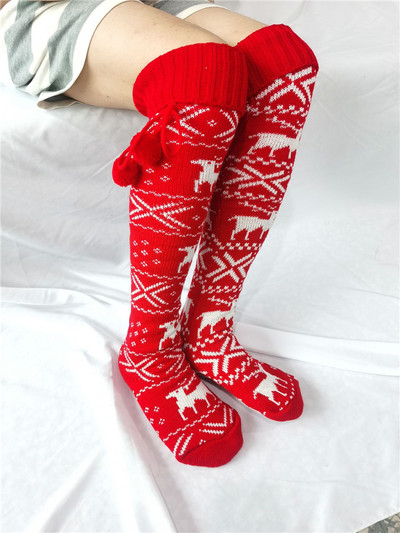 Μακρυές πλεκτές γυναικείες κάλτσες με χριστουγεννιάτικα μοτίβα