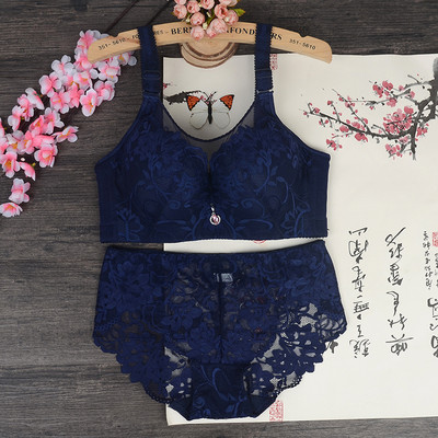 Modern fehérnemű szett melltartóval és csipkés bikinivel