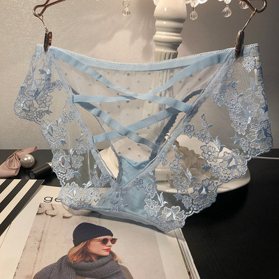 Női átlátszó bikini csipkével és keresztkötésekkel