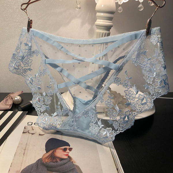 Női átlátszó bikini csipkével és keresztkötésekkel