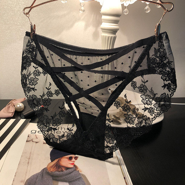 Női átlátszó bikini csipkével és keresztkötésekkel