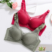 Aktuális női melltartó szalaggal és csipkével