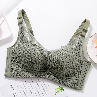 Aktuális női melltartó szalaggal és csipkével