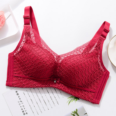 Aktuális női melltartó szalaggal és csipkével