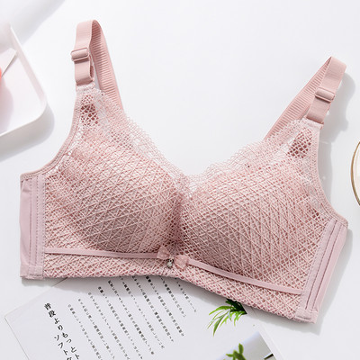 Aktuális női melltartó szalaggal és csipkével