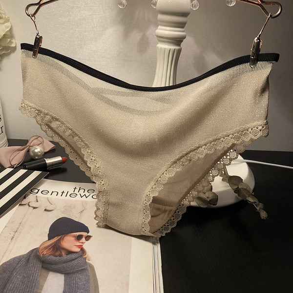 Γυναικεία μπικίνι με γυαλιστερό εφέ και δαντέλα