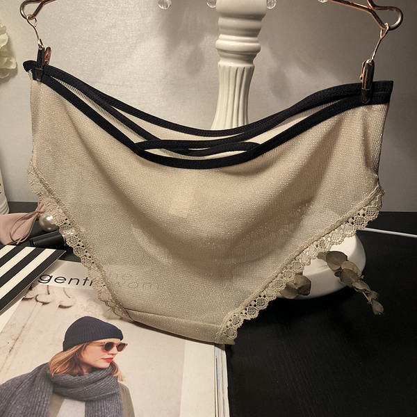 Γυναικεία μπικίνι με γυαλιστερό εφέ και δαντέλα