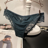 Női bikini csipkével hátul