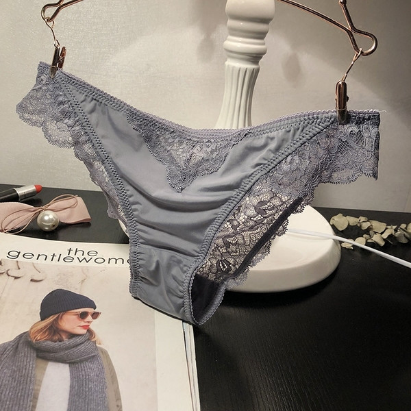 Női bikini csipkével hátul