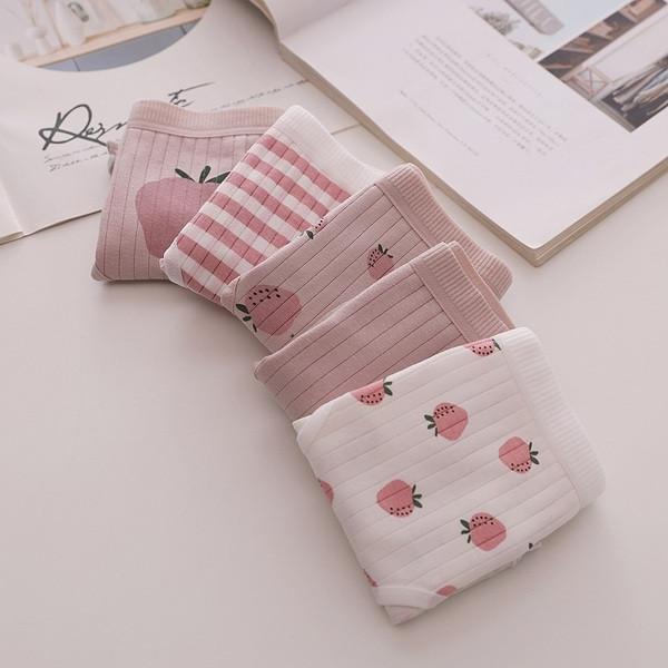 Öt napi női bikini készlet applikációkkal