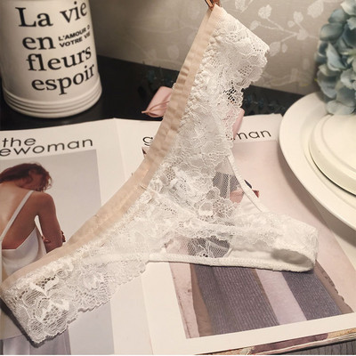 Női csipke tangák szalaggal