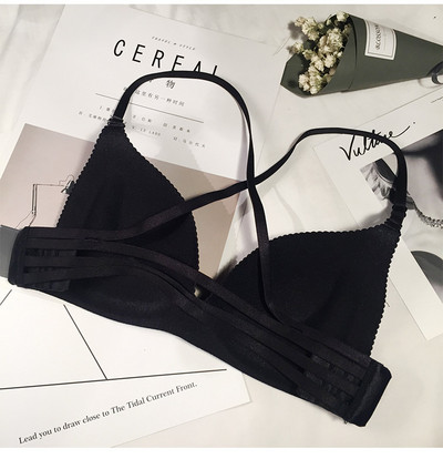 Női melltartó, hátul keresztezett vékony pántokkal