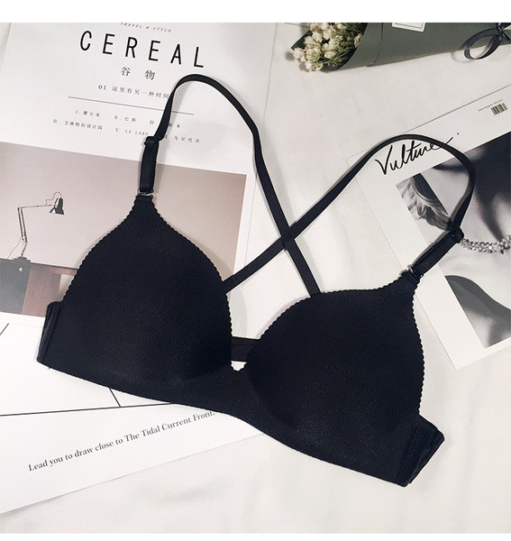 Női melltartó, hátul keresztezett vékony pántokkal