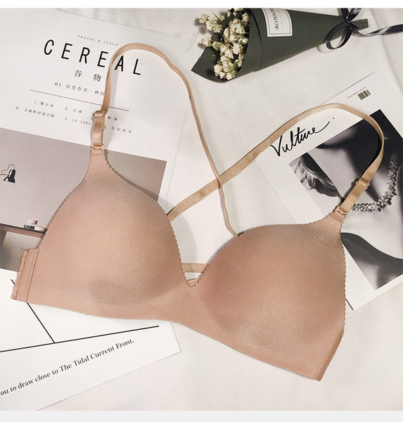 Női melltartó, hátul keresztezett vékony pántokkal