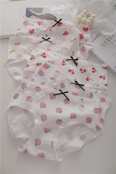 Μοντέρνα γυναικεία μπικίνι με έγχρωμη εκτύπωση - ένα σύνολο πέντε κομματιών