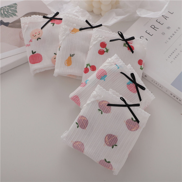 Μοντέρνα γυναικεία μπικίνι με έγχρωμη εκτύπωση - ένα σύνολο πέντε κομματιών