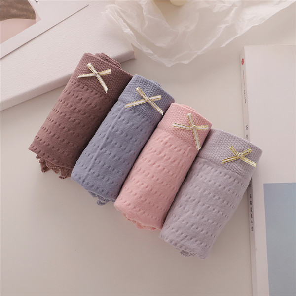 Négy darab női bikini szett légáteresztő anyagból, csipkével