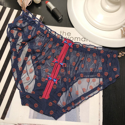 Női átlátszó bikini szalaggal a hátán