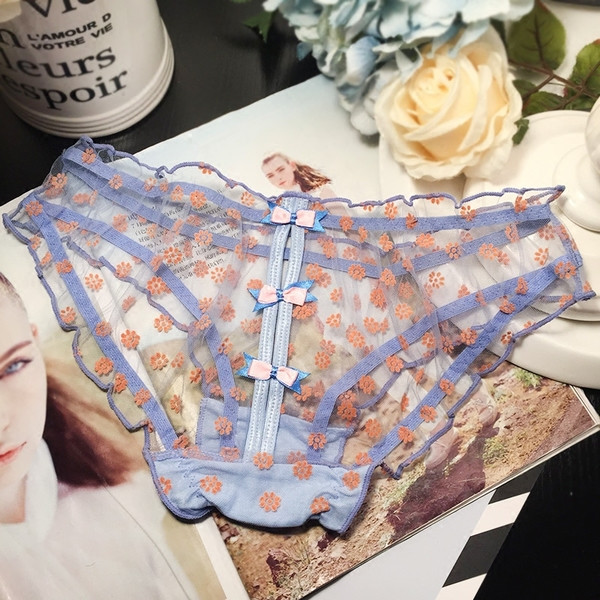 Női átlátszó bikini szalaggal a hátán