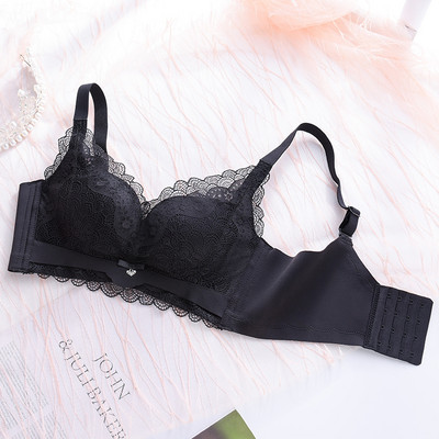 Μοντέρνο γυναικείο σουτιέν από δαντέλα με κορδέλα