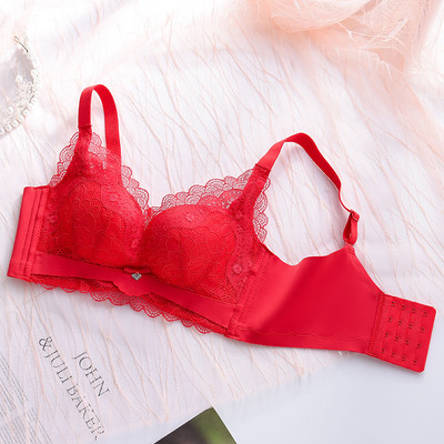 Μοντέρνο γυναικείο σουτιέν από δαντέλα με κορδέλα