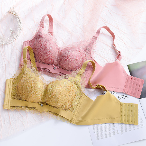 Μοντέρνο γυναικείο σουτιέν από δαντέλα με κορδέλα