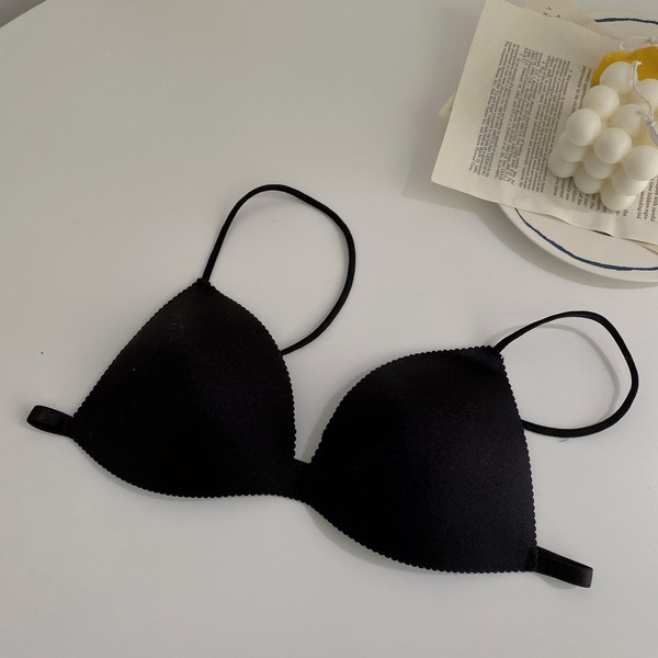 Sima női melltartó háromszög alakú, vékony pántokkal