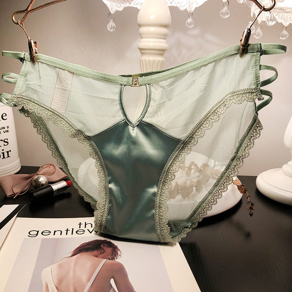 Női bikini kivágott résszel és csipkével