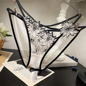 Női bikini hálóval és virágokkal