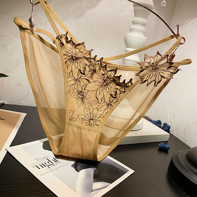 Női bikini hálóval és virágokkal