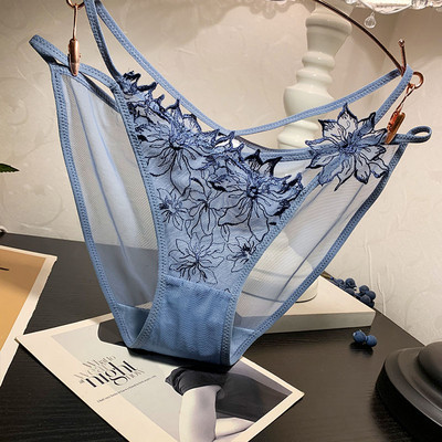 Női bikini hálóval és virágokkal