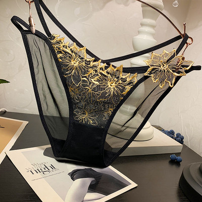 Női bikini hálóval és virágokkal