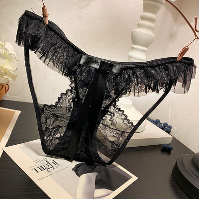 Női bikini csipkével és szalaggal - vágott résszel