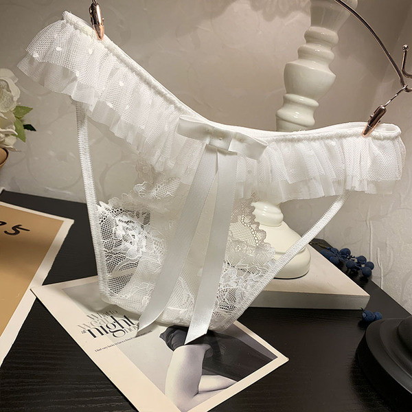 Női bikini csipkével és szalaggal - vágott résszel