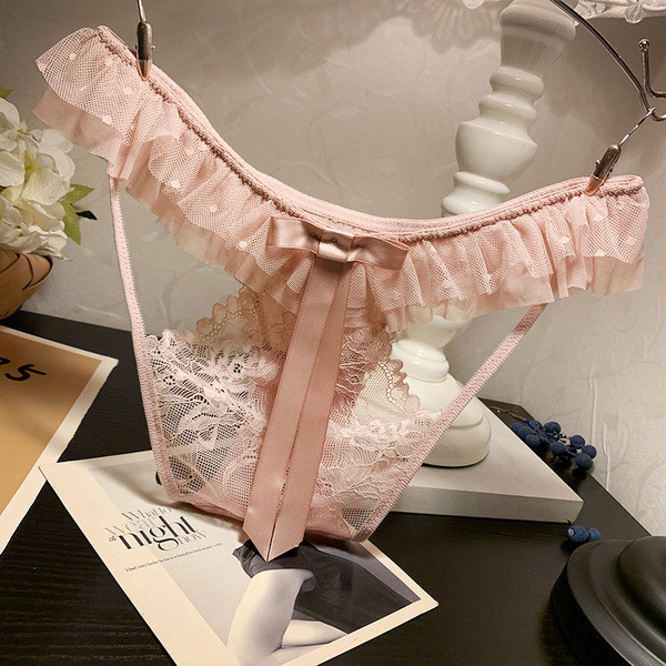 Női bikini csipkével és szalaggal - vágott résszel